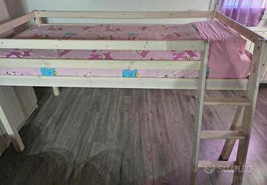 letto singolo con scalette e materasso