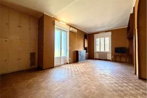 AMPIO APPARTAMENTO IN VILLA