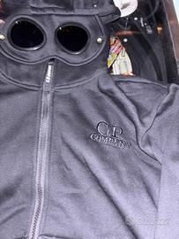 felpa nera c.p company con cappuccio