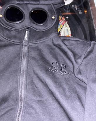 felpa nera c.p company con cappuccio