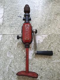 trapano a manovella 