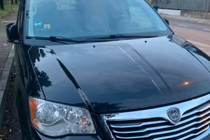 Lancia Voyager Nero Gold