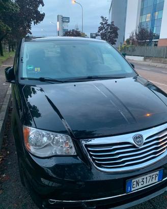 Lancia Voyager Nero Gold