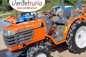 TRATTORE AGRICOLO