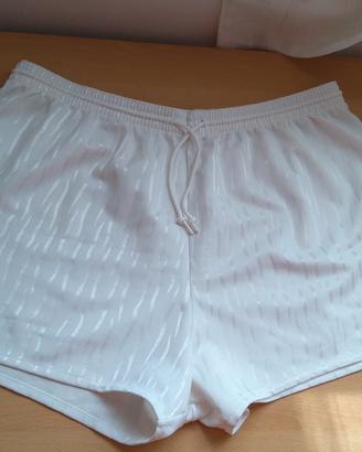 Pantaloncini corti bianchi sportivi
