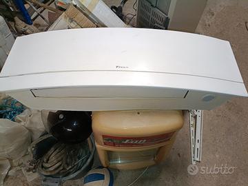 Daikin emura 12.000 btu 