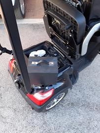 Scooter elettrico per disabili e anziani 