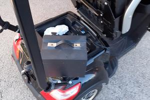 Scooter elettrico per disabili e anziani 