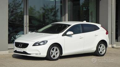 VOLVO V40 D2