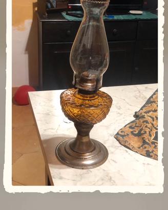Lampada antica ad olio