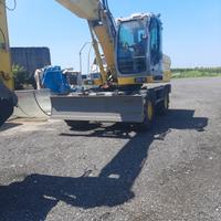 Escavatore gommato New Holland MH PLUS C