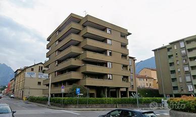 Open space a Lecco con posto auto