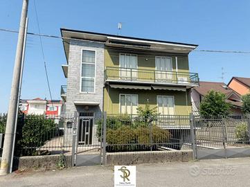 Villa di 313 m² con più di 5 locali e box auto dop