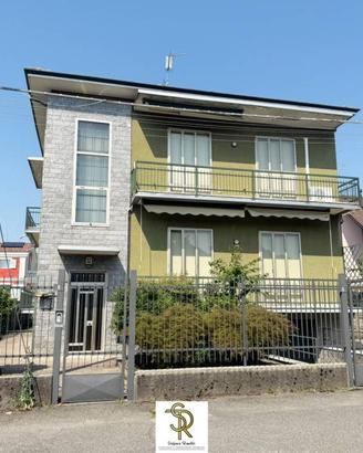 Villa di 313 m² con più di 5 locali e box auto dop