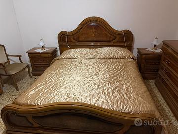 Camera da letto in legno massiccio