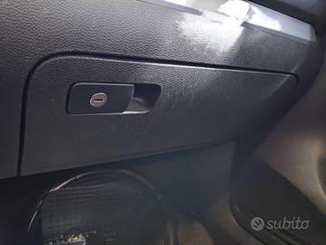 Cassetto portaoggetti VOLKSWAGEN GOLF 6 del 2011