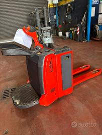 Transpallet elettrico con pedana uomo a bordo 2000