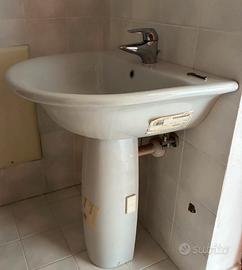 Lavabo e rubinetto 