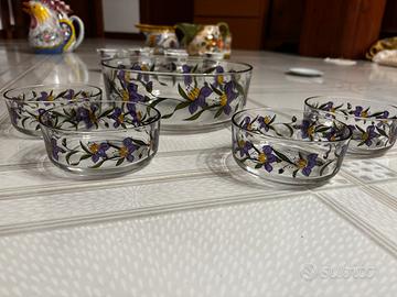 Set di ciotole in vetro con decorazione floreale