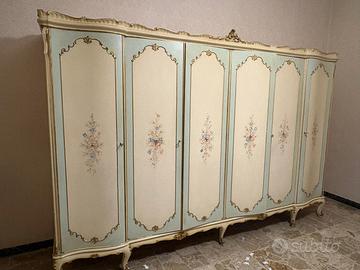 Armadio per camera da letto stile veneziano.