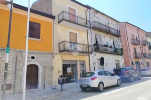 NEGOZIO A MONTEFALCIONE