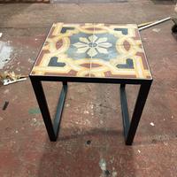 Tavolino artigianale con vere marmette sarde