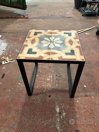 Tavolino artigianale con vere marmette sarde