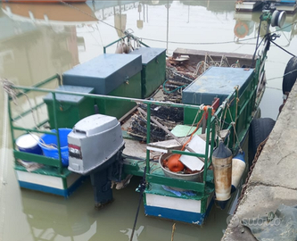 Catamarano per piccola pesca