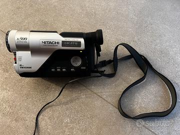 Videocamera vintage Hitachi VM-E368E Video8 PAL