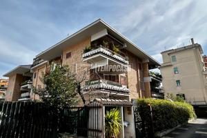 QUADRILOCALE CON AMPIO GIARDINO E BOX CASSIA-GROTT