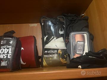 ATTREZZATURA MUAY THAI/MMA