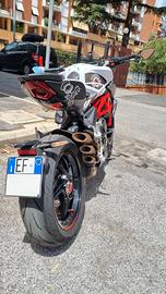 MV Agusta Brutale 800 - tanto carbonio