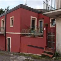 Casa singola di 100mq con garage a Santa Venerina