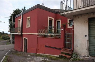 Casa singola di 100mq con garage a Santa Venerina