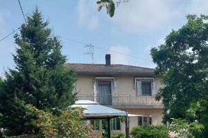 Proprietà con 3 Unità e Ampio Giardino