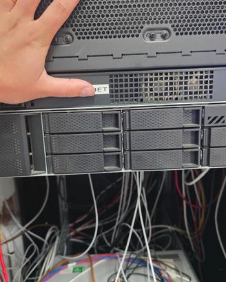 QNAP TS-864eU 8 Bay – 16GB RAM – QM2 4x NVMe