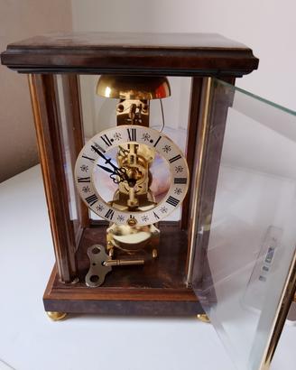 Orologio da tavolo con movimento a carica manuale,