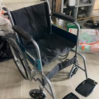 Sedia a rotelle richiudibile adulto