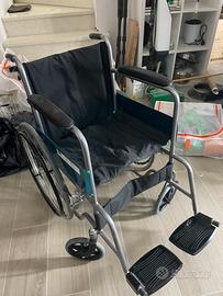 Sedia a rotelle richiudibile adulto