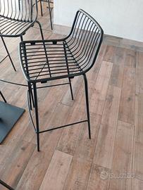 Tavolo e sgabelli da esterno