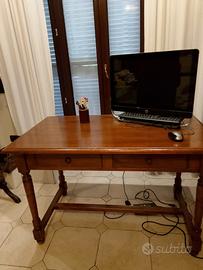 Scrivania in legno