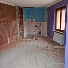 Alloggio da ristrutturare