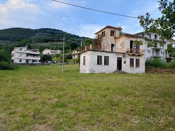 Villa liberty con terreno edificabile