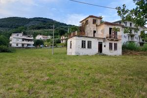 Villa liberty con terreno edificabile