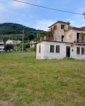 Villa liberty con terreno edificabile