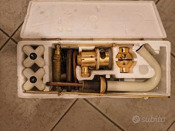 Rubinetto in ottone bianco marca Fantini