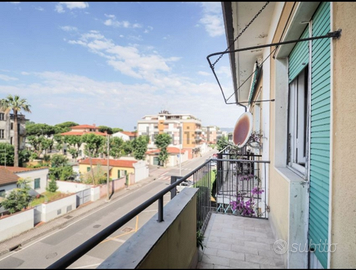 Marina di Carrara 100 mt 8 posti letto