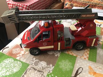 Camion giocattolo pompieri bruder