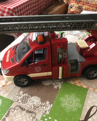 Camion giocattolo pompieri bruder