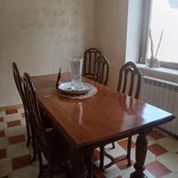 Tavolo in legno massello con 6 sedie